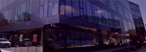 Вид на здание, где расположился офис онлайн обменника BTCBit